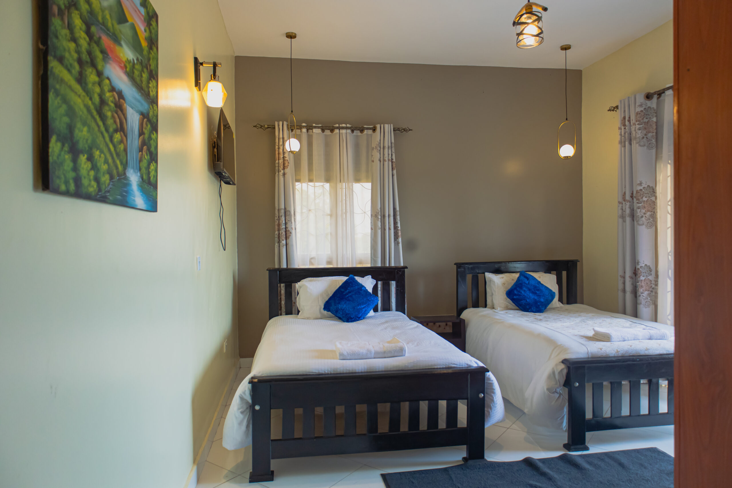 Luxury Hotel ( Video )